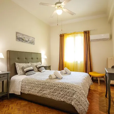 Androniki Apartment *